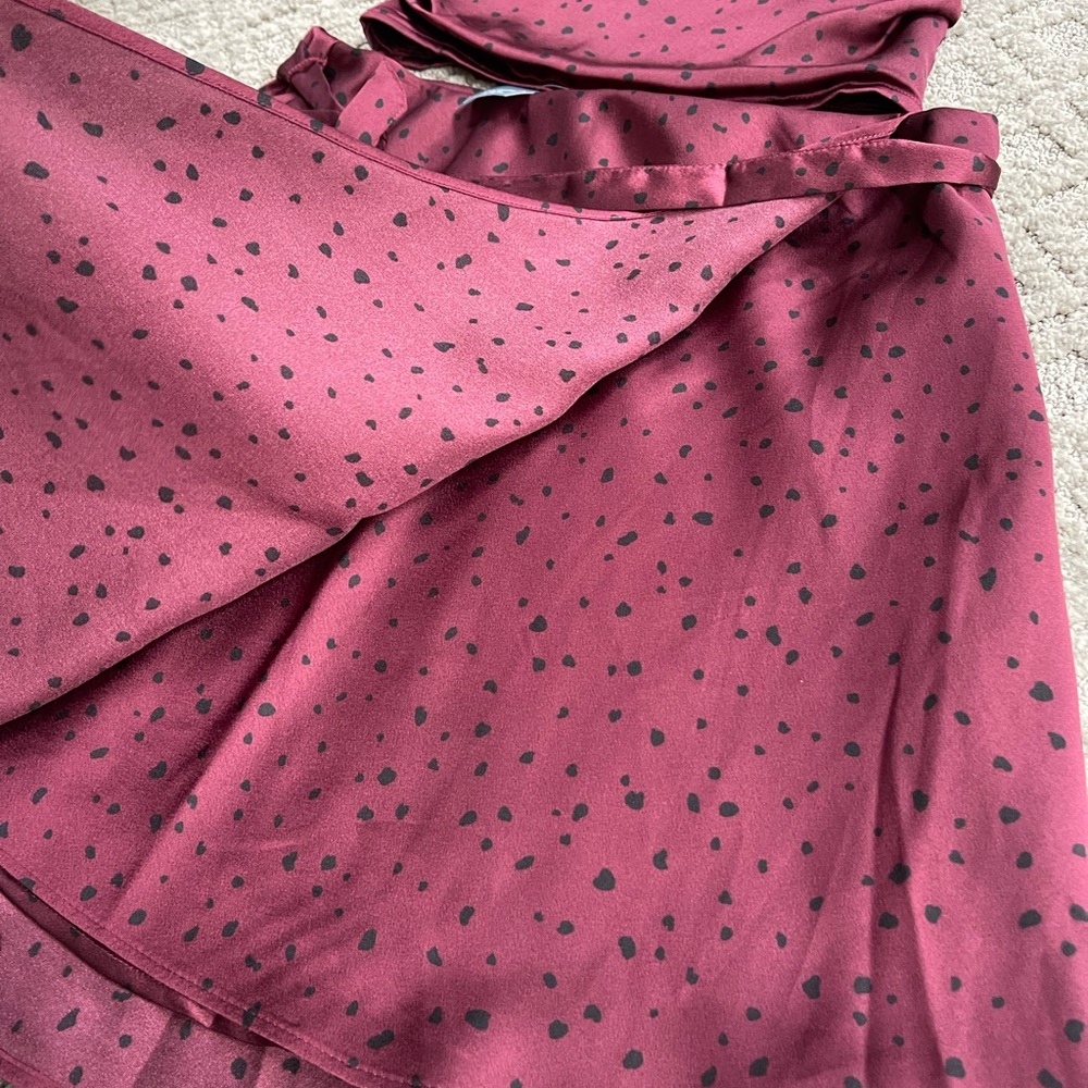 NWT Abercrombie & Fitch Satin Wrap Set in Burgundy Pattern - Picture 7 of 7